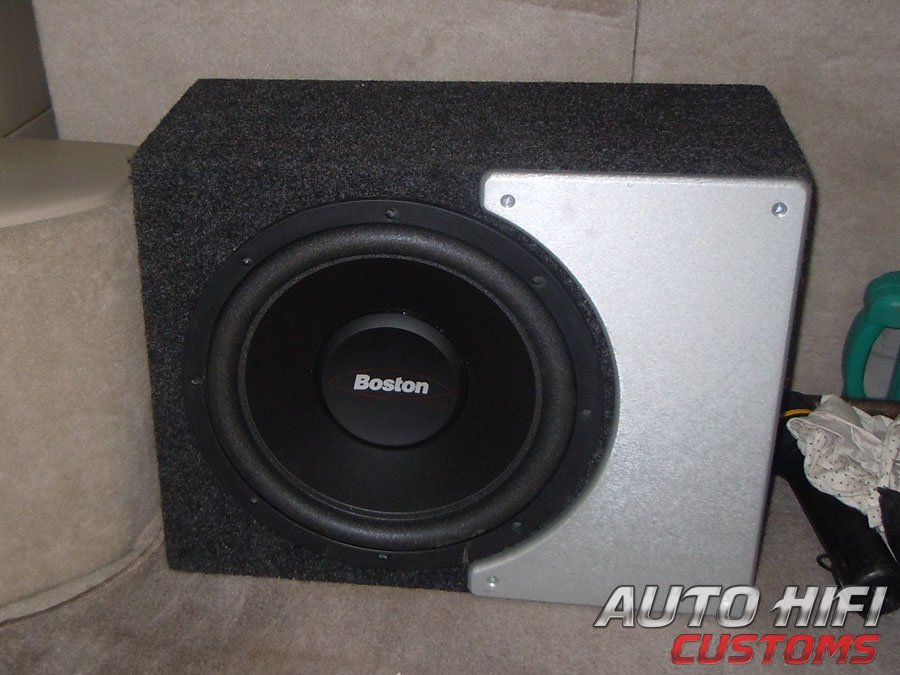 Установка сабвуфера Boston Acoustics G112-44 в Lexus RX