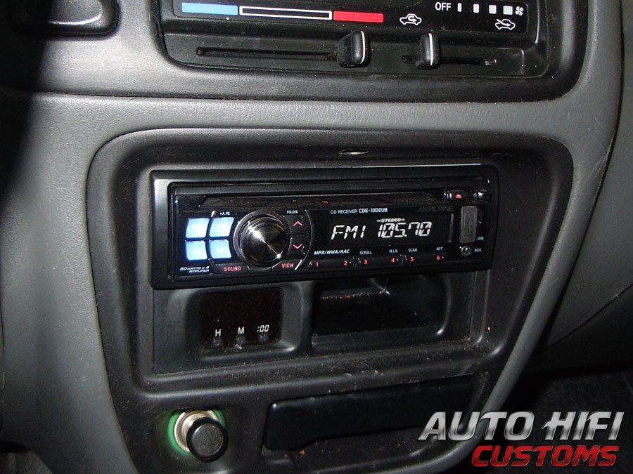 Установка автомагнитолы Alpine CDE-100EUB в Suzuki Grand Vitara