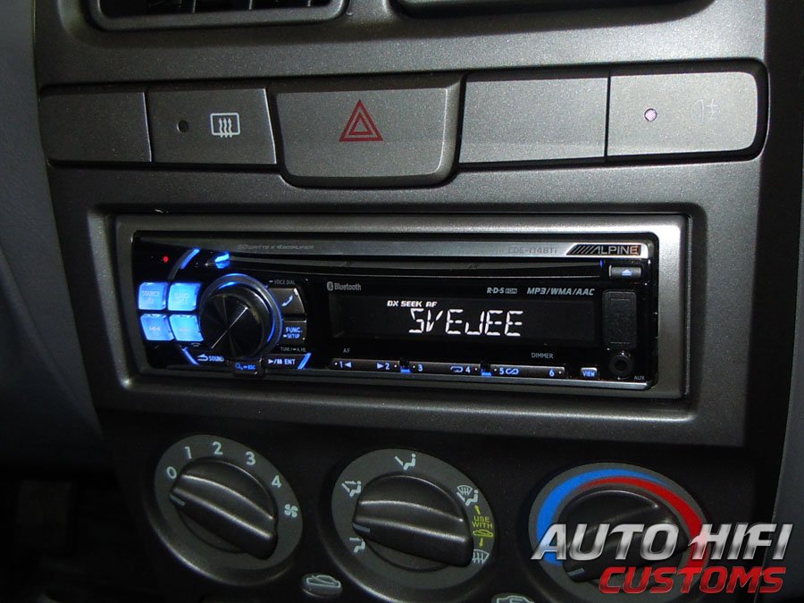 Установка автомагнитолы Alpine CDE-114BTi в Hyundai Accent