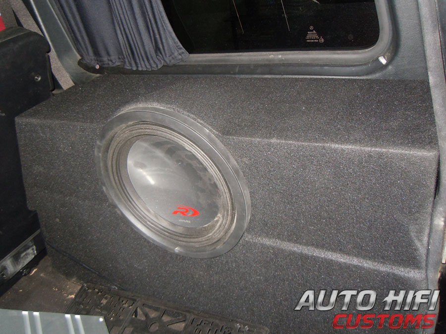 Установка сабвуфера Alpine SWR-1243D в Mercedes G class