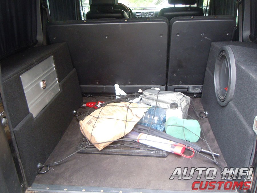 Установка сабвуфера Alpine SWR-1243D в Mercedes G class