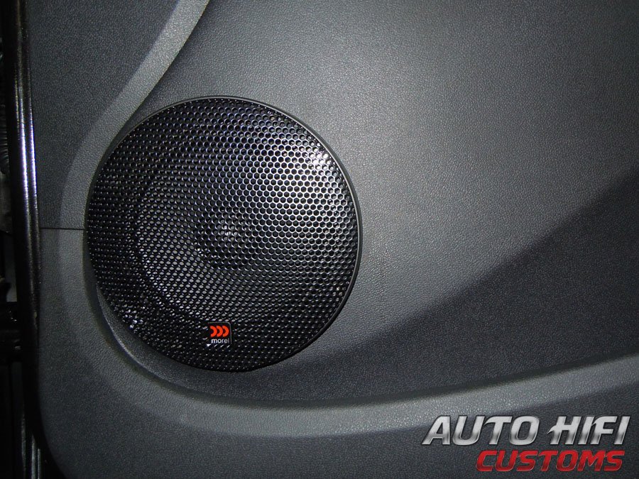 Установка акустики Morel Tempo Coax 6 в Renault Logan