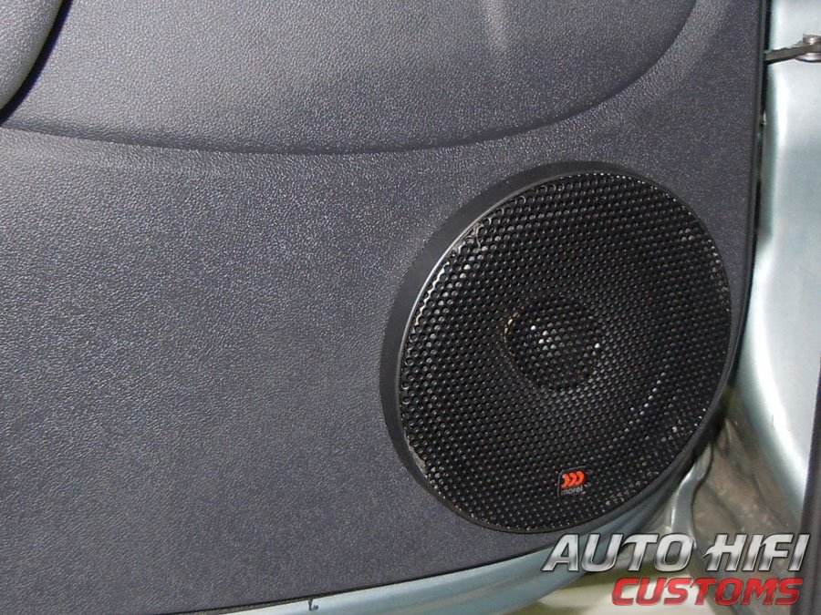 Установка акустики Morel Tempo Coax 6 в Renault Sandero