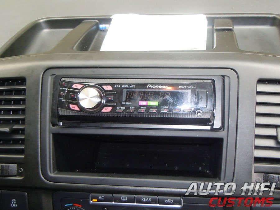 Установка автомагнитолы Pioneer DEH-5310UB в Volkswagen Caravelle
