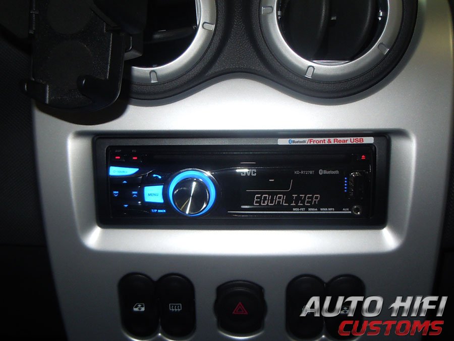 Установка автомагнитолы JVC KD-R727BTEE в Renault Logan