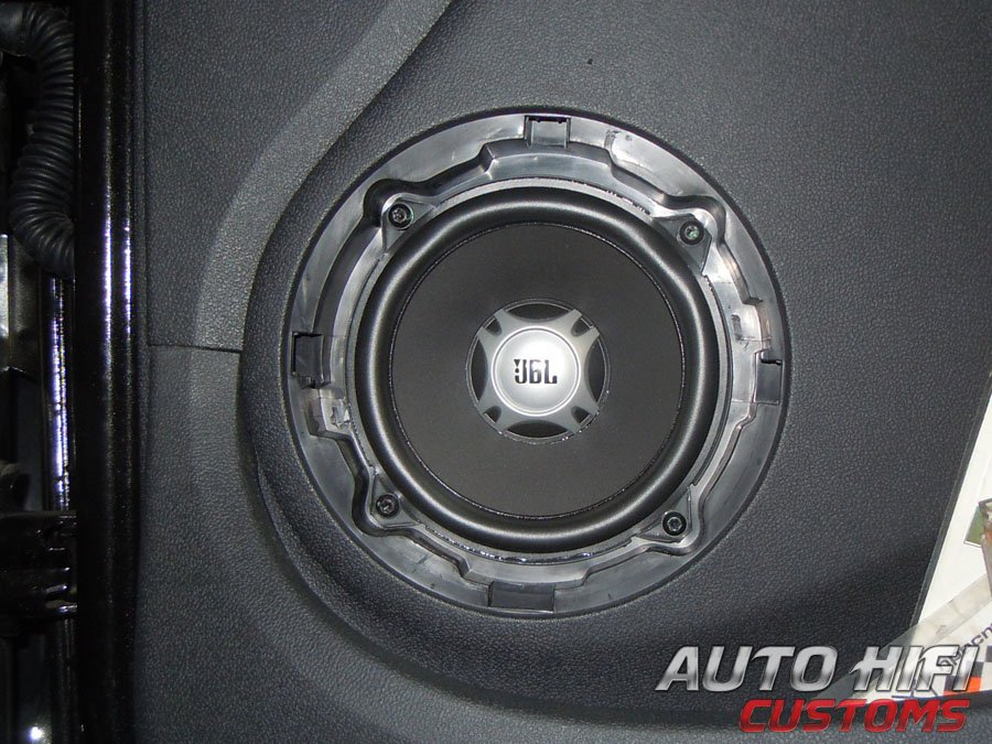 Установка акустики JBL GT5-500C в Renault Sandero