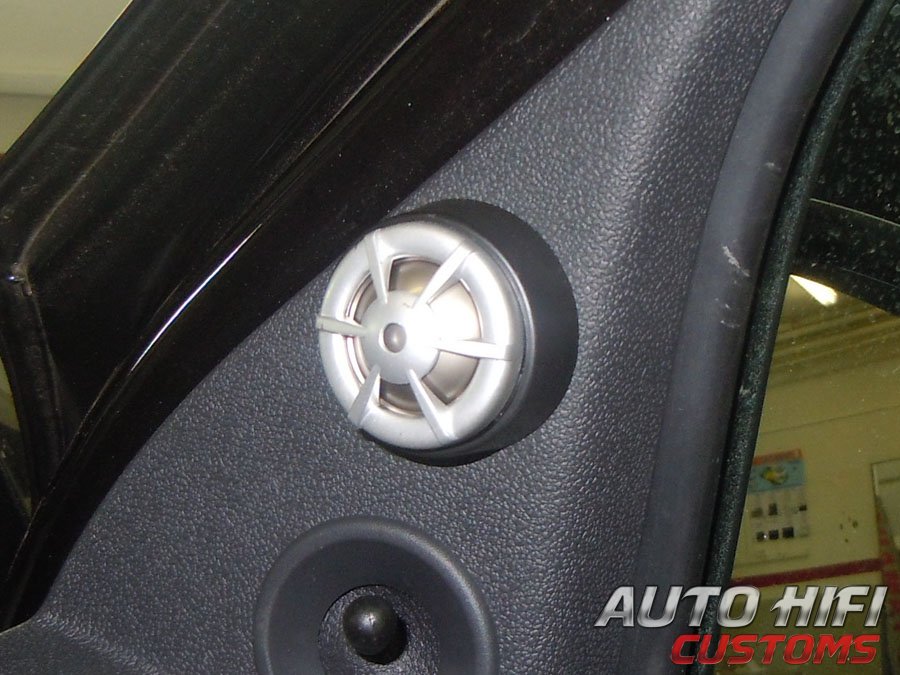 Установка акустики JBL GT5-500C в Renault Sandero