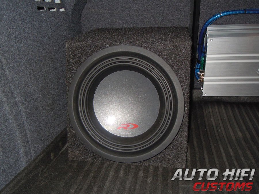 Установка сабвуфера Alpine SWR-1043D box в Audi A4 (B6)