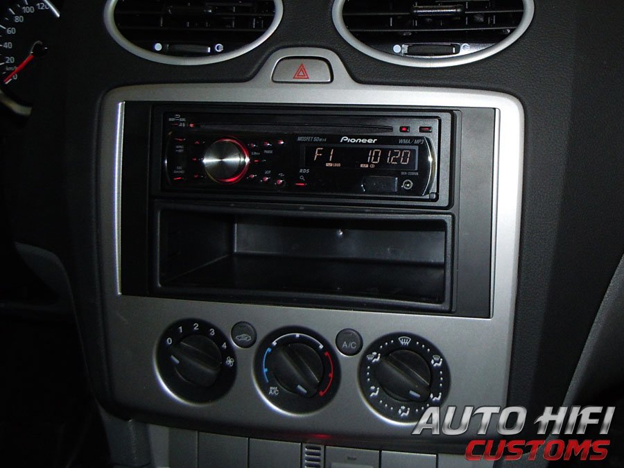 Установка автомагнитолы Pioneer DEH-2200UB в Ford Focus 2