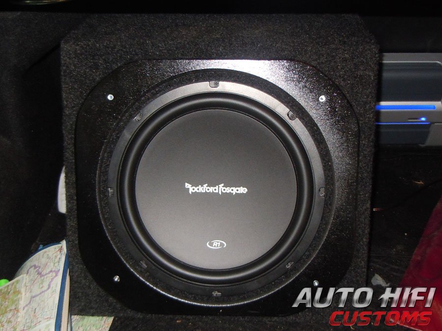 Установка сабвуфера Rockford Fosgate R1S412 box в Hyundai Elantra