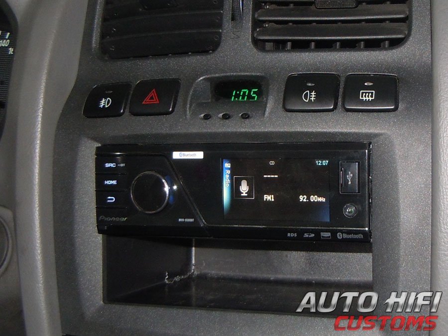 Установка автомагнитолы Pioneer MVH-8300BT в Hyundai Santa Fe