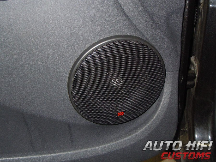 Установка акустики Morel Maximo 6 в Renault Sandero