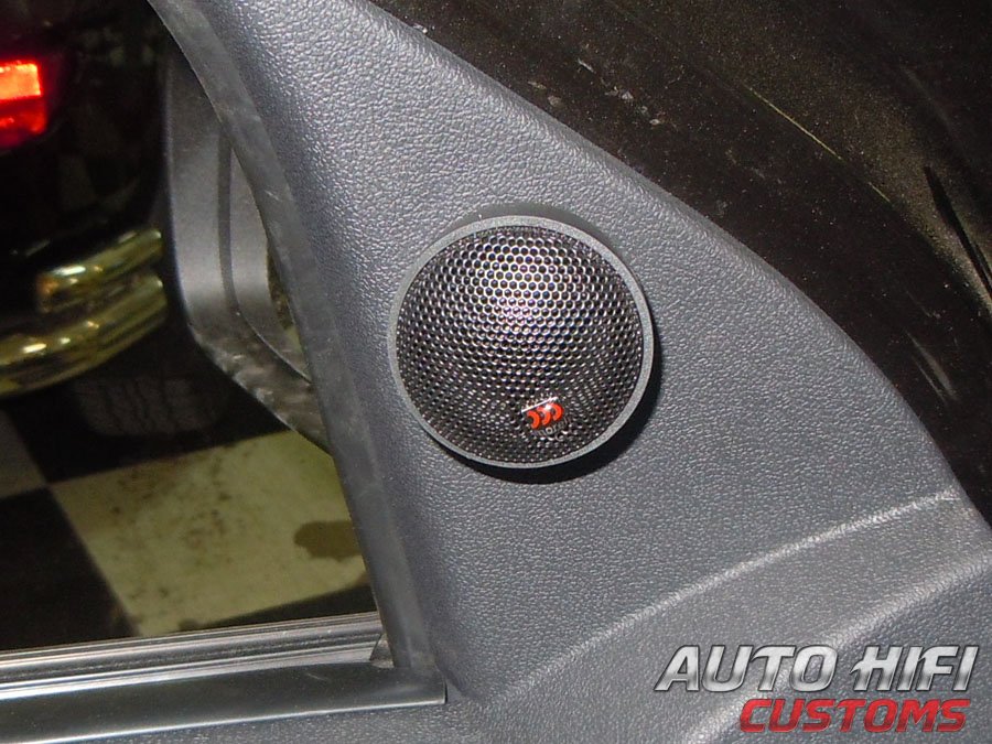 Установка акустики Morel Maximo 6 в Renault Sandero