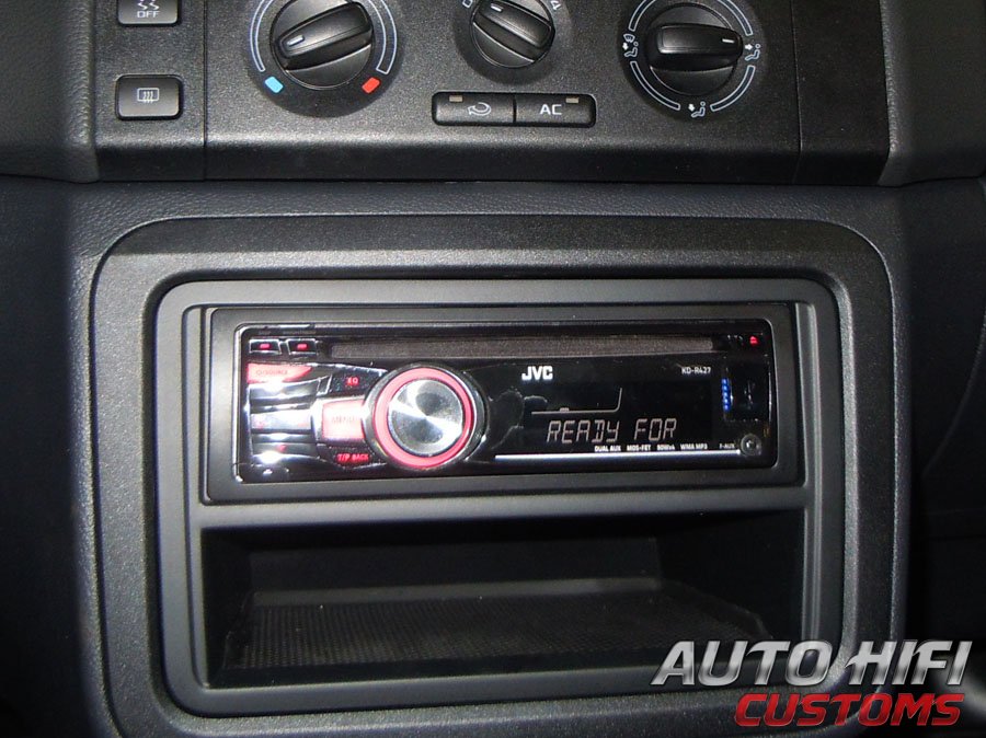 Установка автомагнитолы JVC KD-R427EE в Skoda Fabia