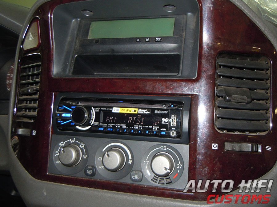 Установка автомагнитолы Sony MEX-DV160UE в Mitsubishi Pajero III