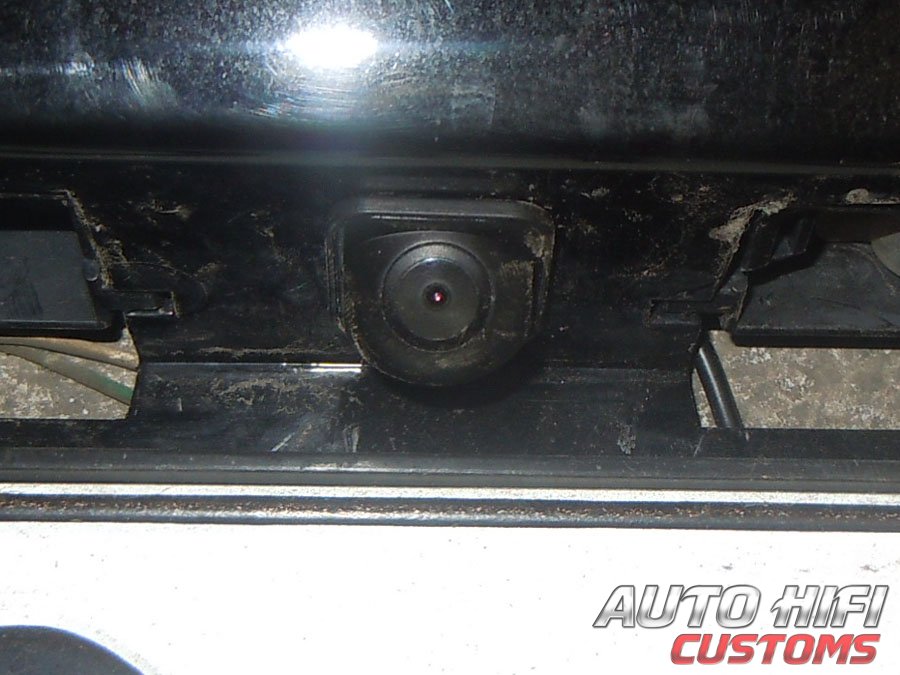 Установка камеры заднего вида AHC CA-003 в Toyota RAV4.3