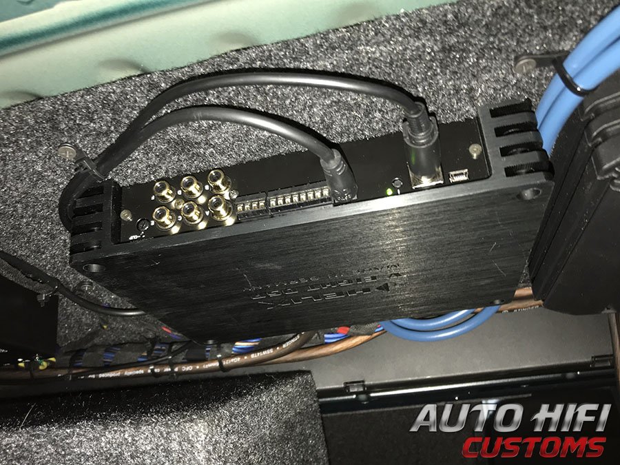 Установка усилителя Helix V EIGHT DSP в Mercedes E class (W213)