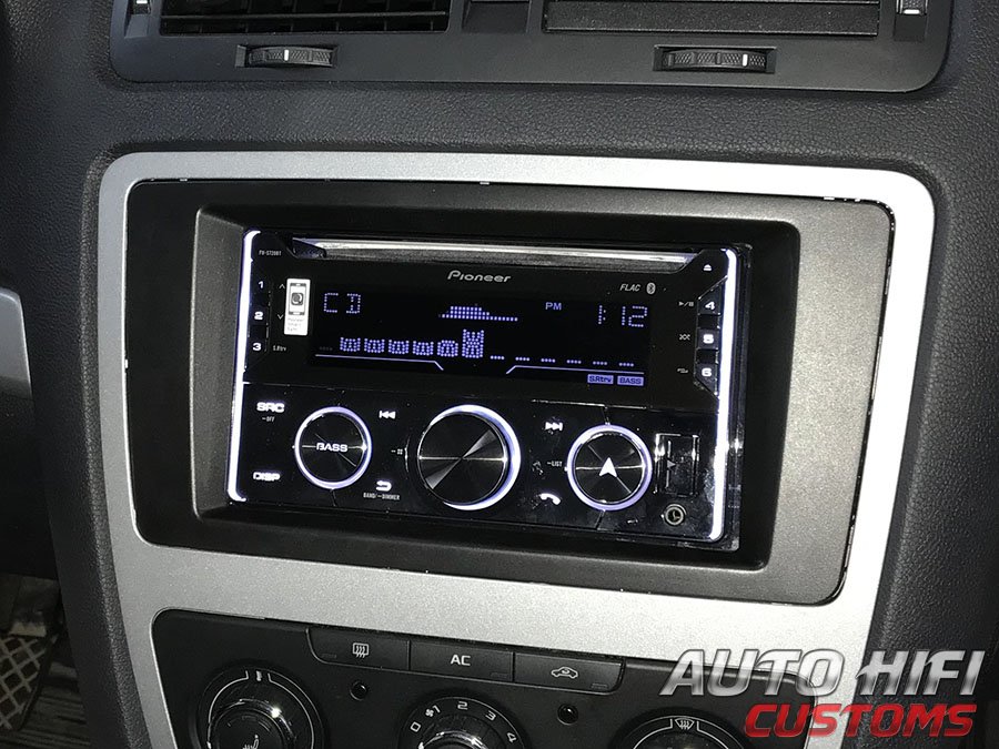 Установка автомагнитолы Pioneer FH-S720BT в Skoda Octavia (A5)