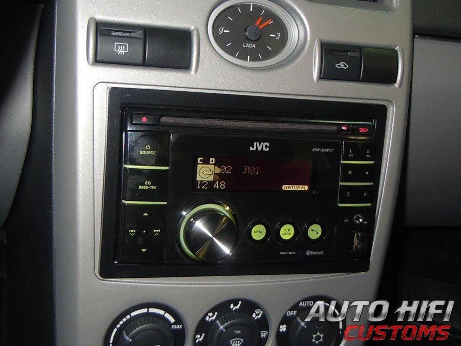 Установка автомагнитолы JVC KW-XR817EE в Lada Priora