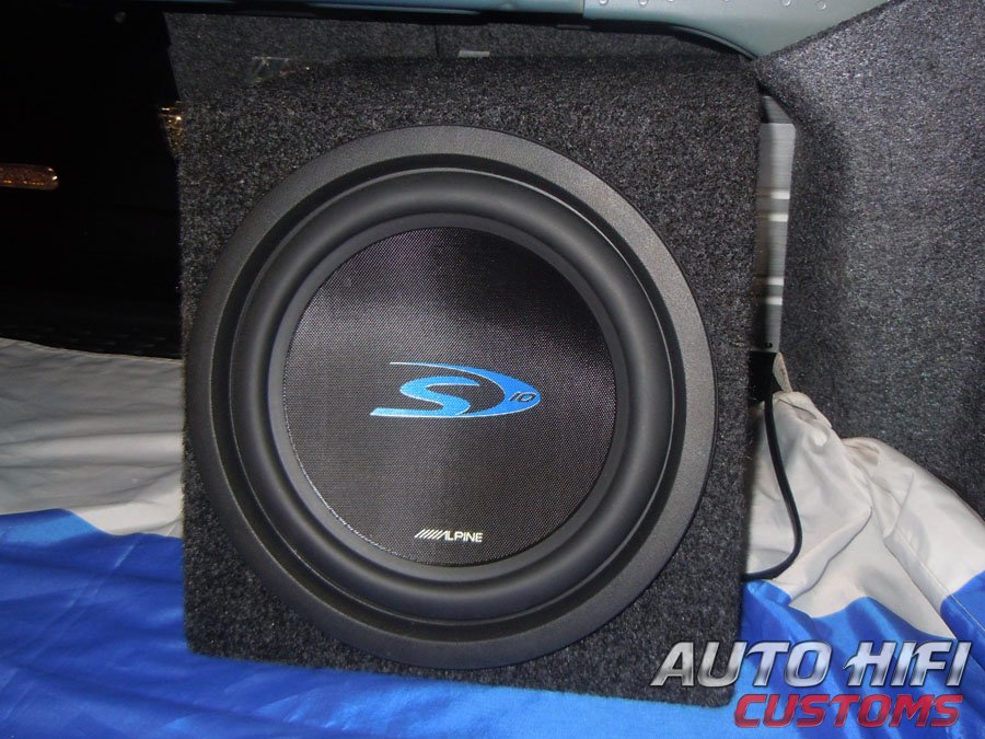 Установка сабвуфера Alpine SWS-1043D box в Mitsubishi Lancer X