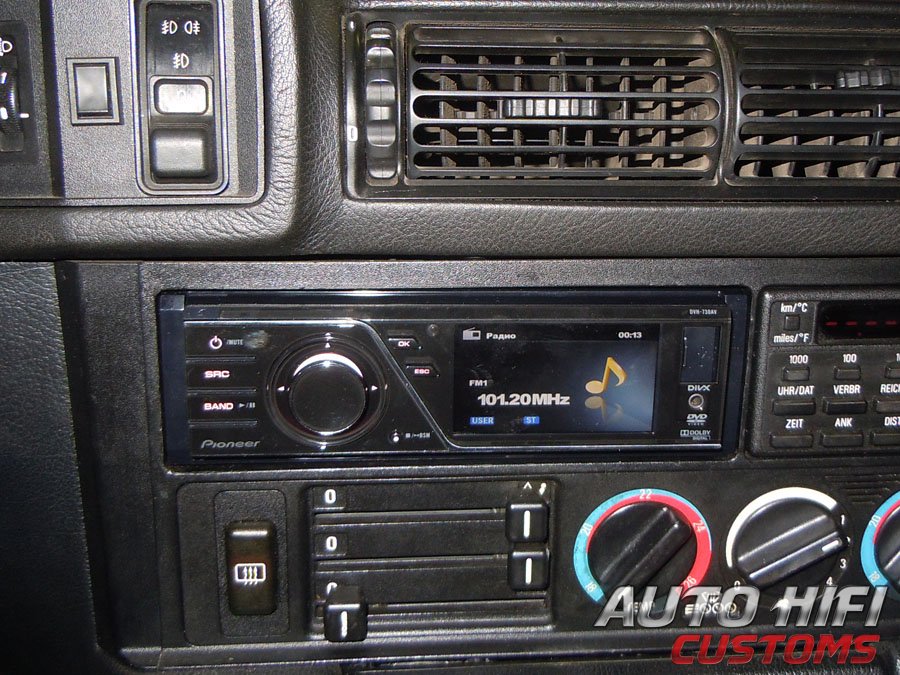 Установка автомагнитолы Pioneer DVH-730AV в BMW 5 (E34)