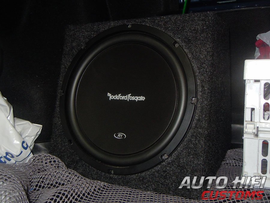 Установка сабвуфера Rockford Fosgate R1S412 box в Hyundai Sonata