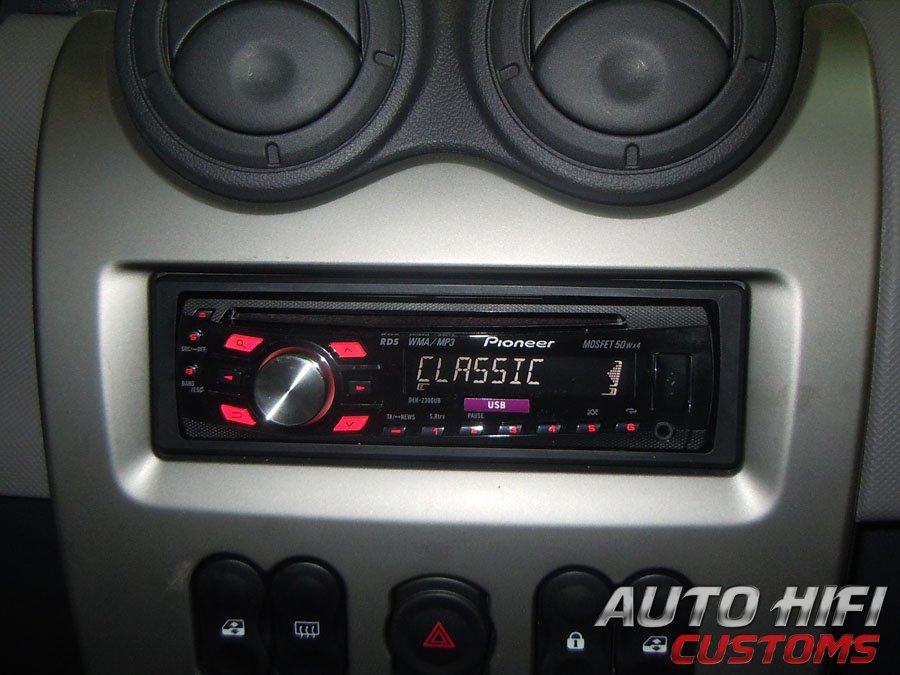 Установка автомагнитолы Pioneer DEH-2300UB в Renault Sandero