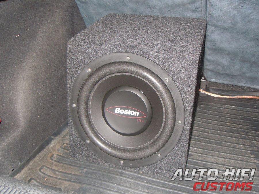 Установка сабвуфера Boston Acoustics G110-4 box в Skoda Fabia