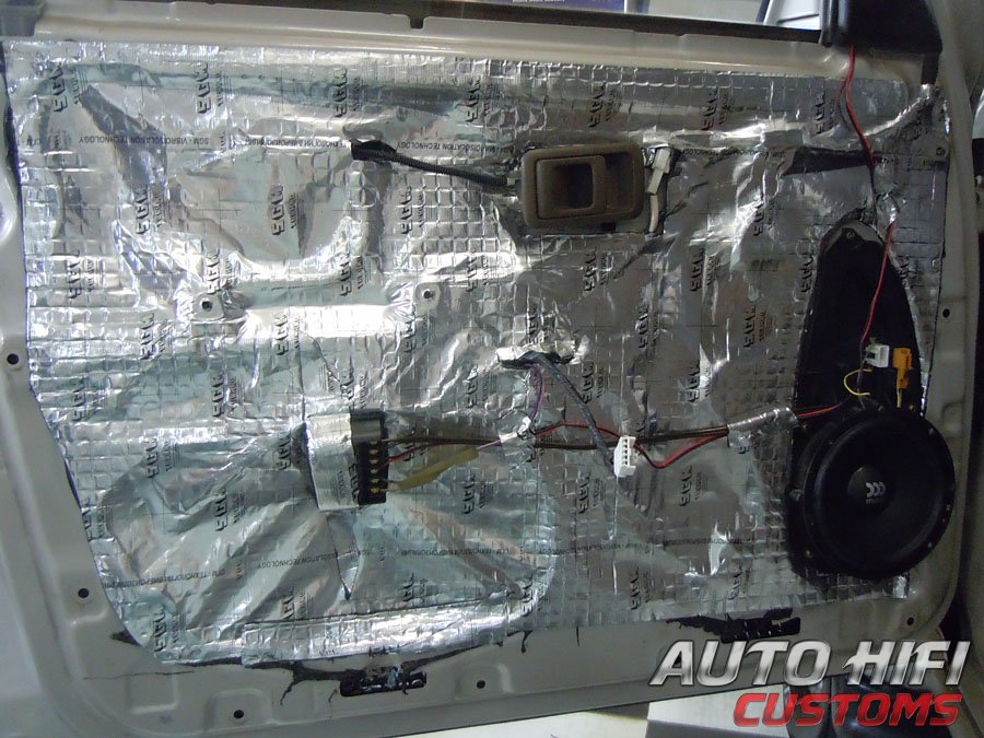 Установка акустики Morel Maximo 6 в Toyota Hilux