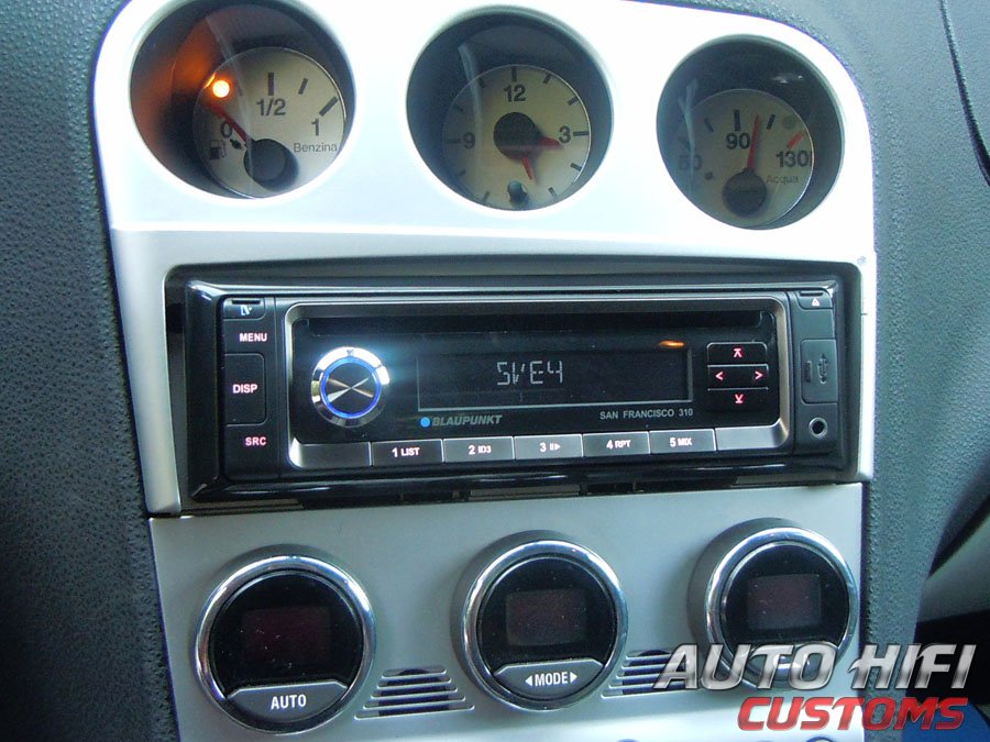 Установка автомагнитолы Blaupunkt San Francisco 310 в Alfa Romeo 156