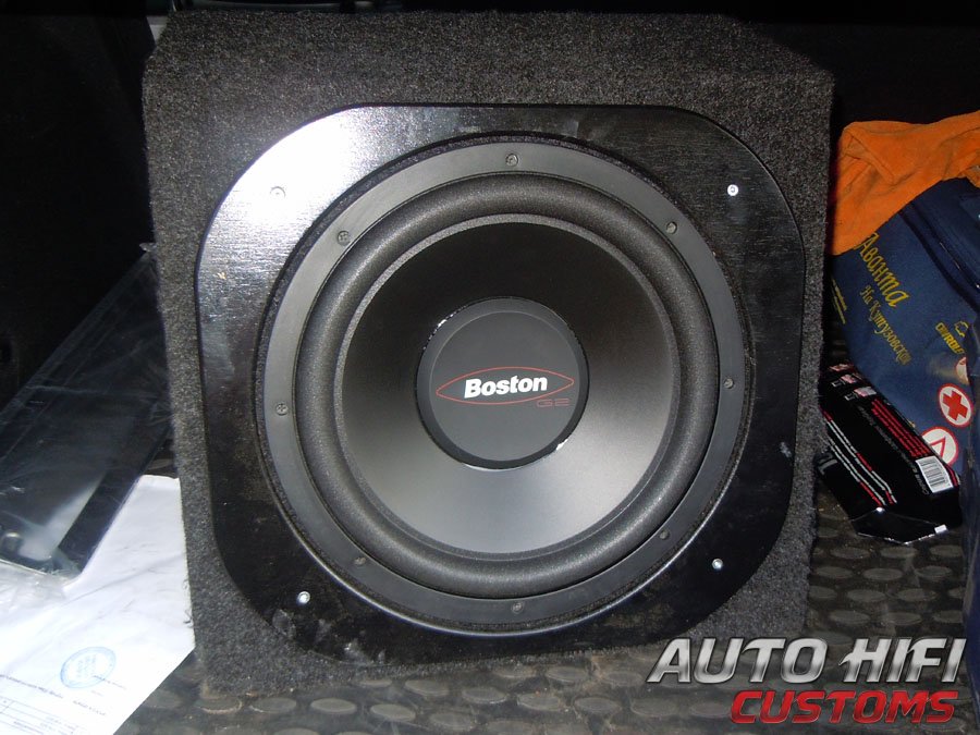 Установка сабвуфера Boston Acoustics G212-4 в Chevrolet Cruze