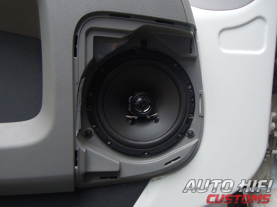 Установка акустики DLS M126 в Peugeot Boxer