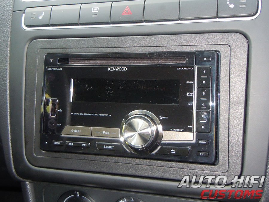 Установка автомагнитолы Kenwood DPX404U в Volkswagen Polo V