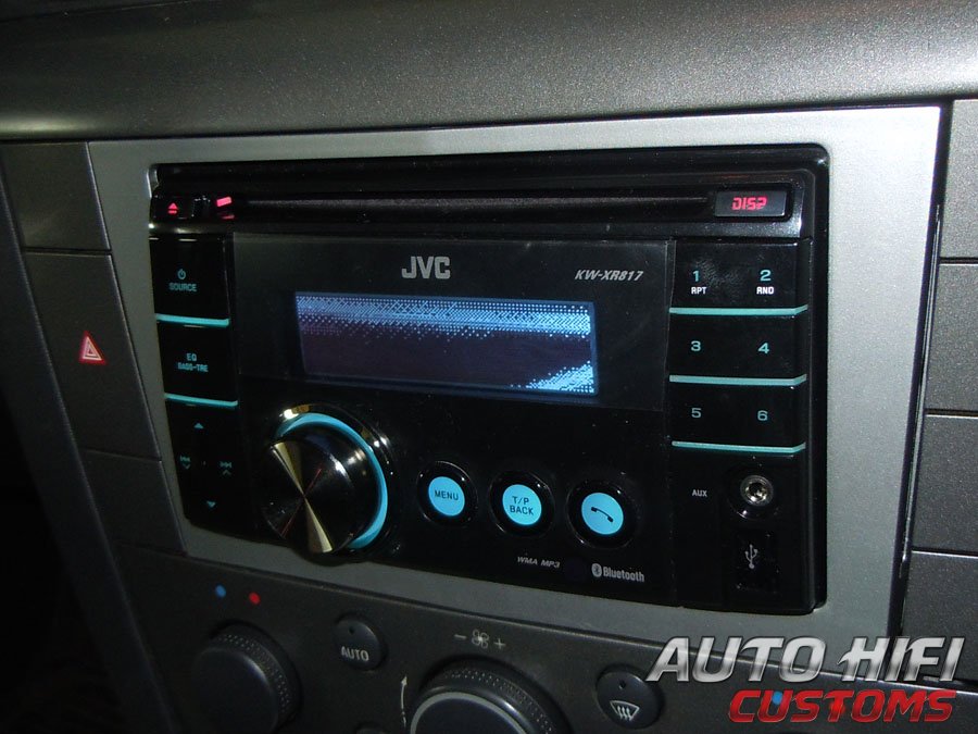 Установка автомагнитолы JVC KW-XR817EE в Opel Vectra