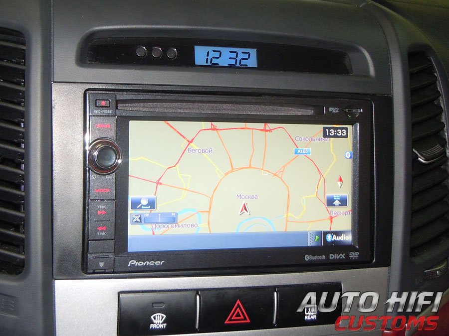 Установка автомагнитолы Pioneer AVIC-F930BT в Hyundai Santa Fe (II)