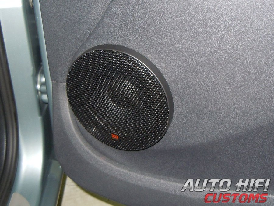 Установка акустики Morel Tempo 6 в Renault Logan