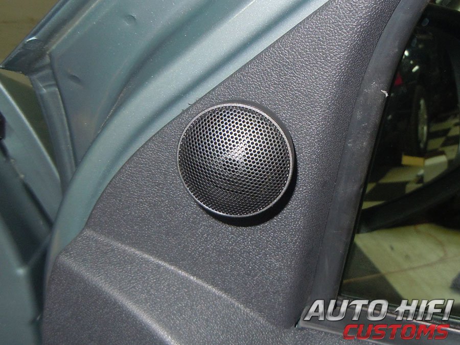 Установка акустики Morel Tempo 6 в Renault Logan