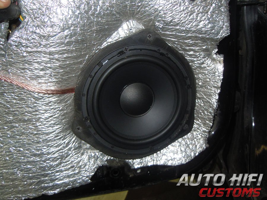 Установка акустики Morel Tempo 6 в Toyota RAV4