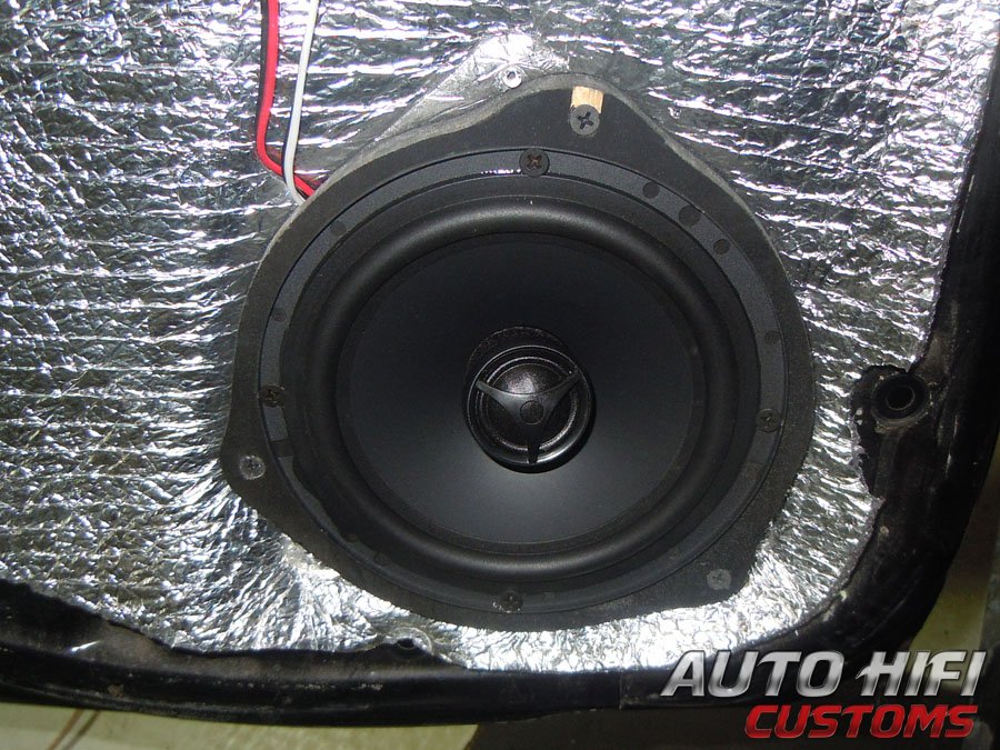 Установка акустики Morel Tempo Coax 6 в Toyota RAV4