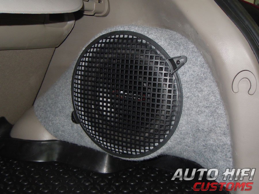 Установка сабвуфера Boston Acoustics G210-4 в SsangYong Actyon