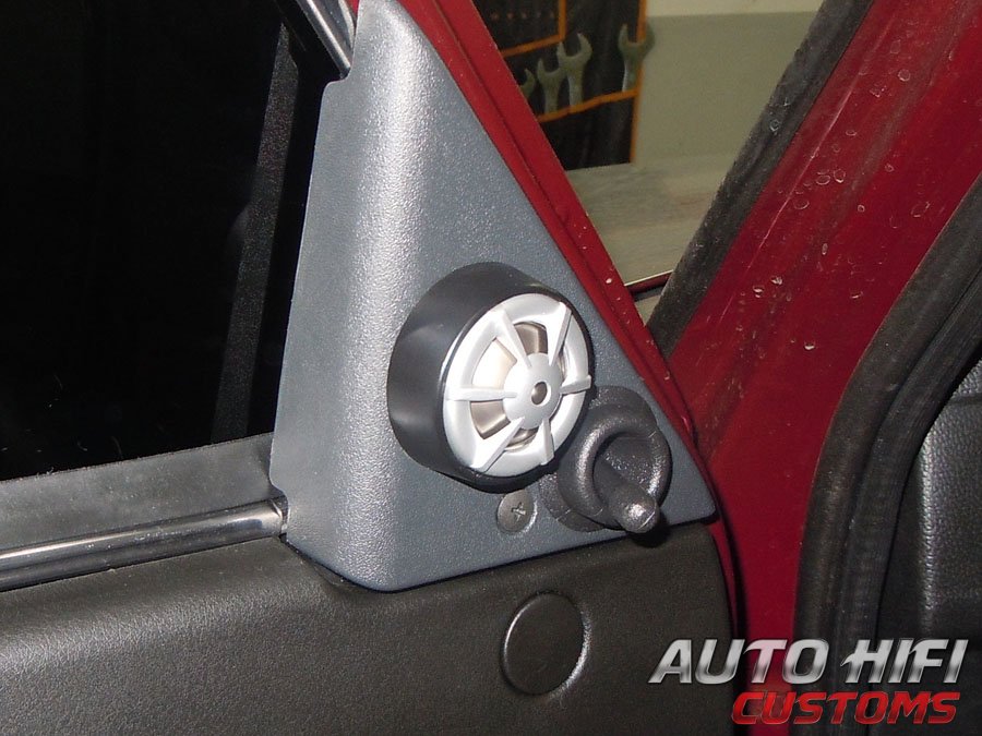 Установка акустики JBL GT5-650C в Lada Niva