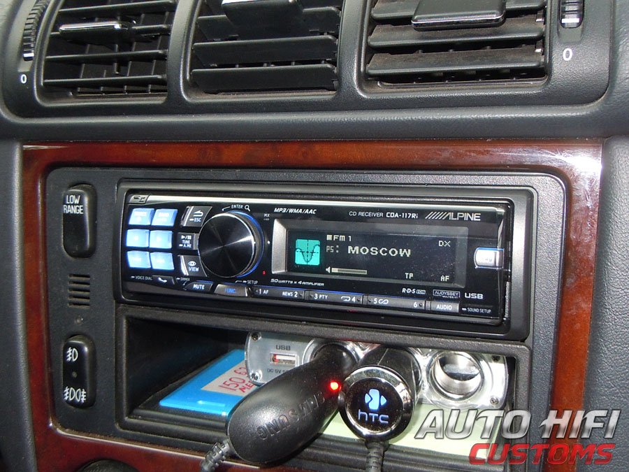 Установка автомагнитолы Alpine CDA-117Ri в Mercedes ML (W163)