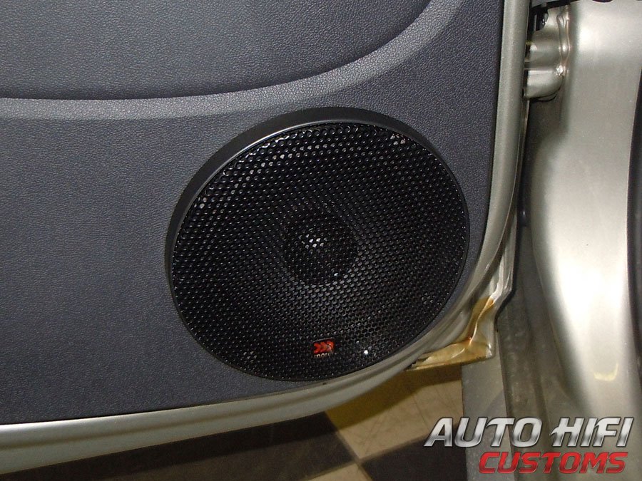 Установка акустики Morel Tempo Coax 6 в Renault Sandero