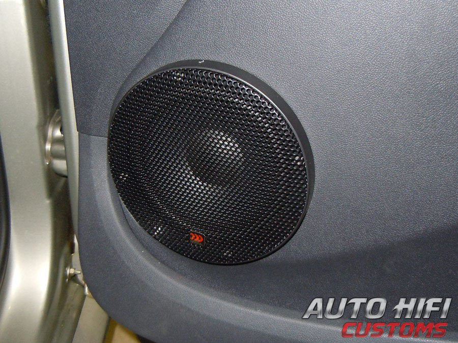Установка акустики Morel Tempo 6 в Renault Sandero