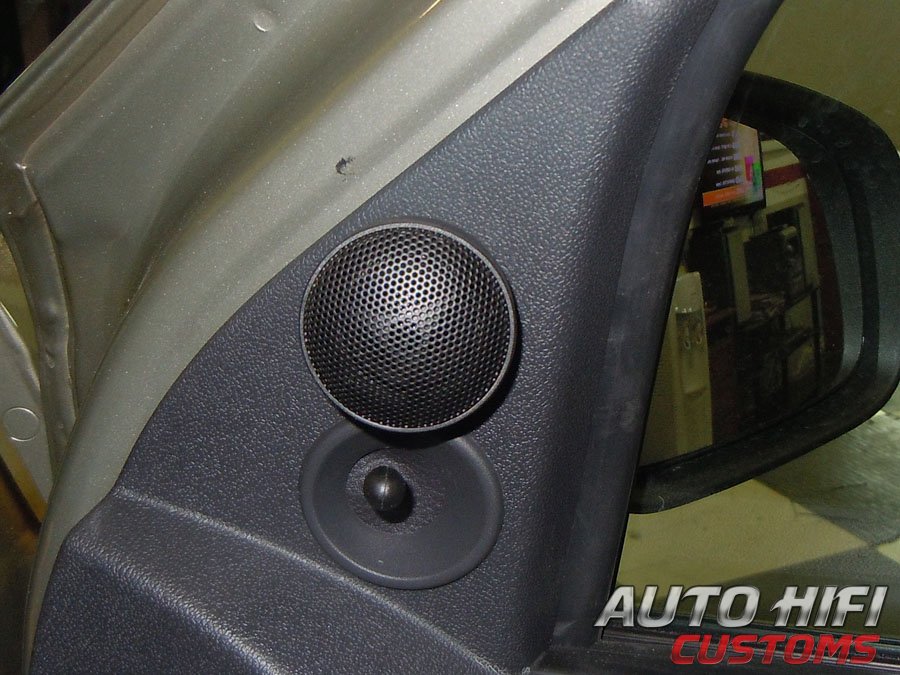 Установка акустики Morel Tempo 6 в Renault Sandero