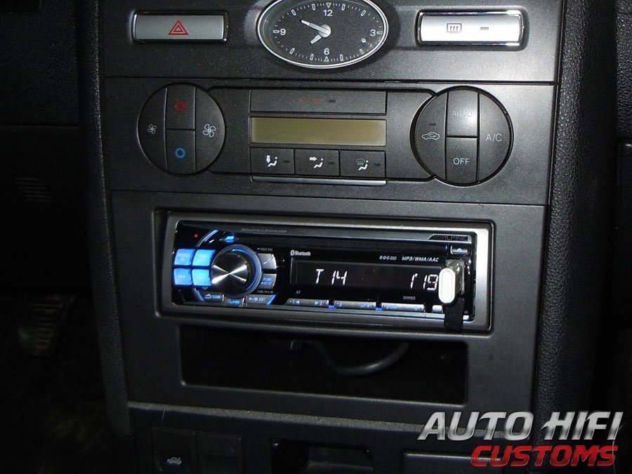 Установка автомагнитолы Alpine CDE-114BTi в Ford Mondeo 3 (Mk III)