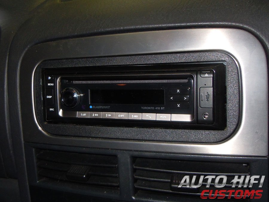 Установка автомагнитолы Blaupunkt Toronto 410 BT в Jeep Cherokee