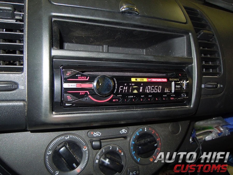 Установка автомагнитолы Sony CDX-GT450U в Nissan Note