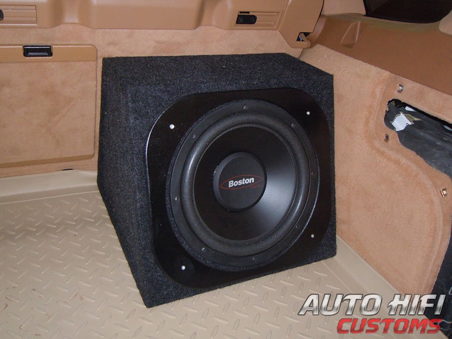 Установка сабвуфера Boston Acoustics G212-4 box в Porsche Cayenne