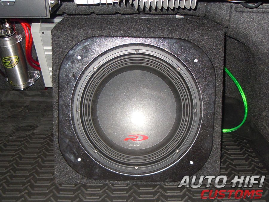 Установка сабвуфера Alpine SWR-1243D в Nissan Teana (J32)